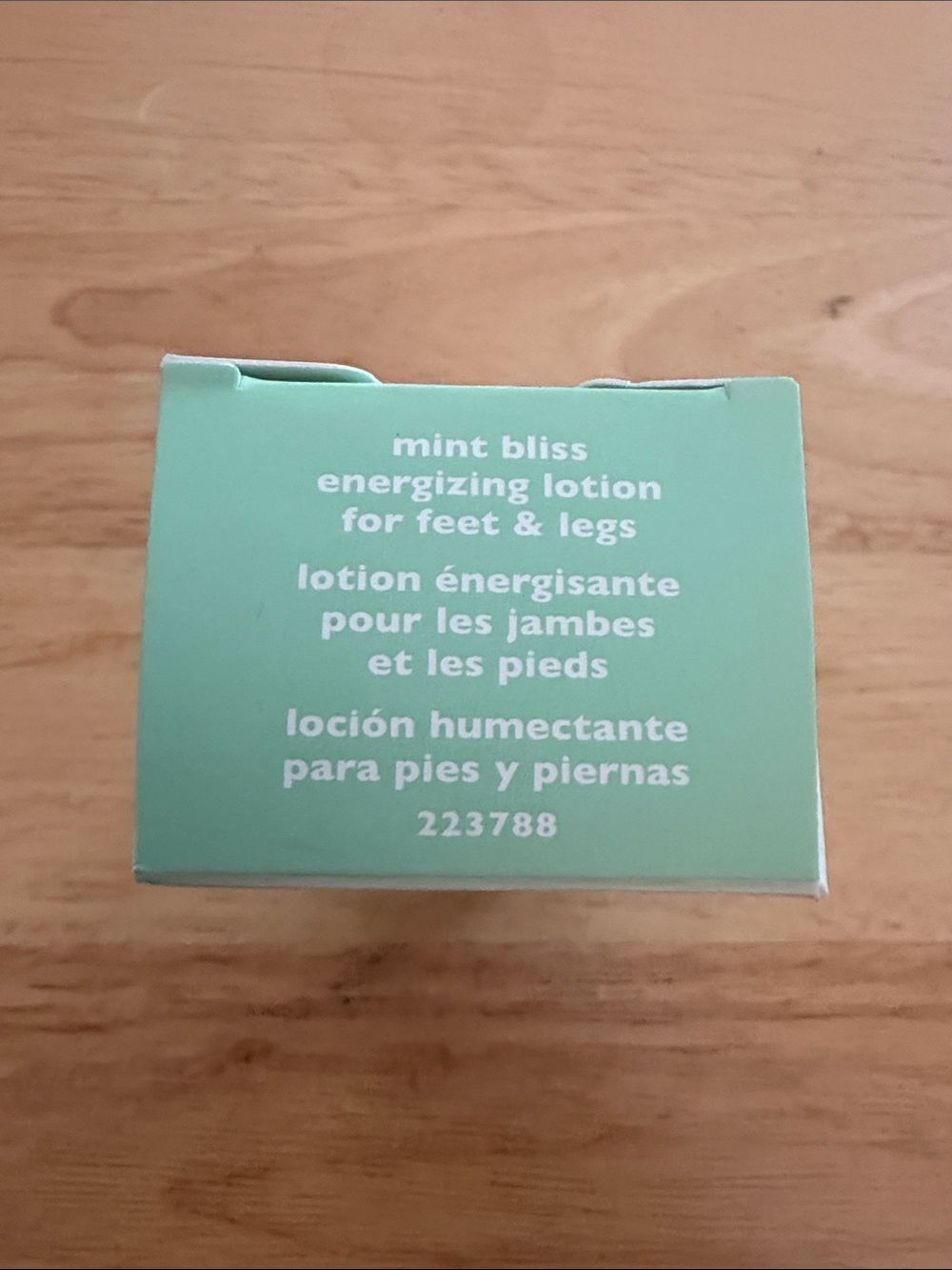 Mary Kay Mint Bliss Energizing Lotion – Mint Green Accent - Picture 4 of 4